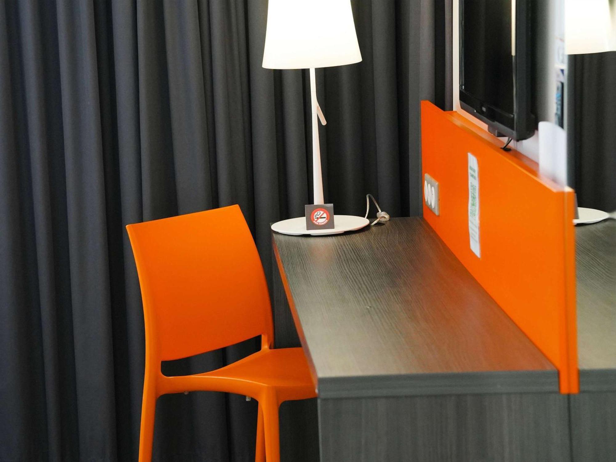 Hotel Ibis Styles Caen Centre Gare Exterior foto