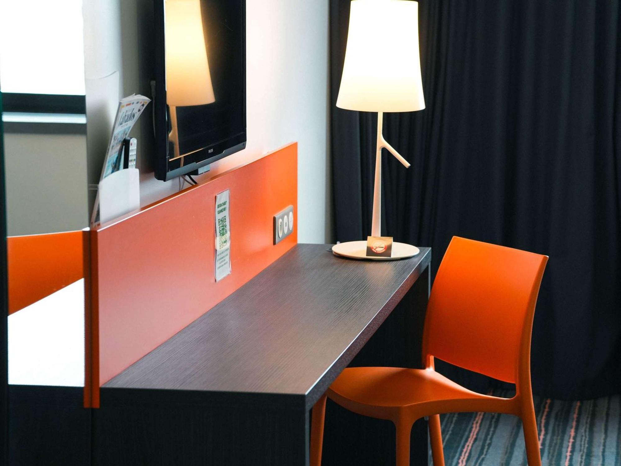 Hotel Ibis Styles Caen Centre Gare Exterior foto