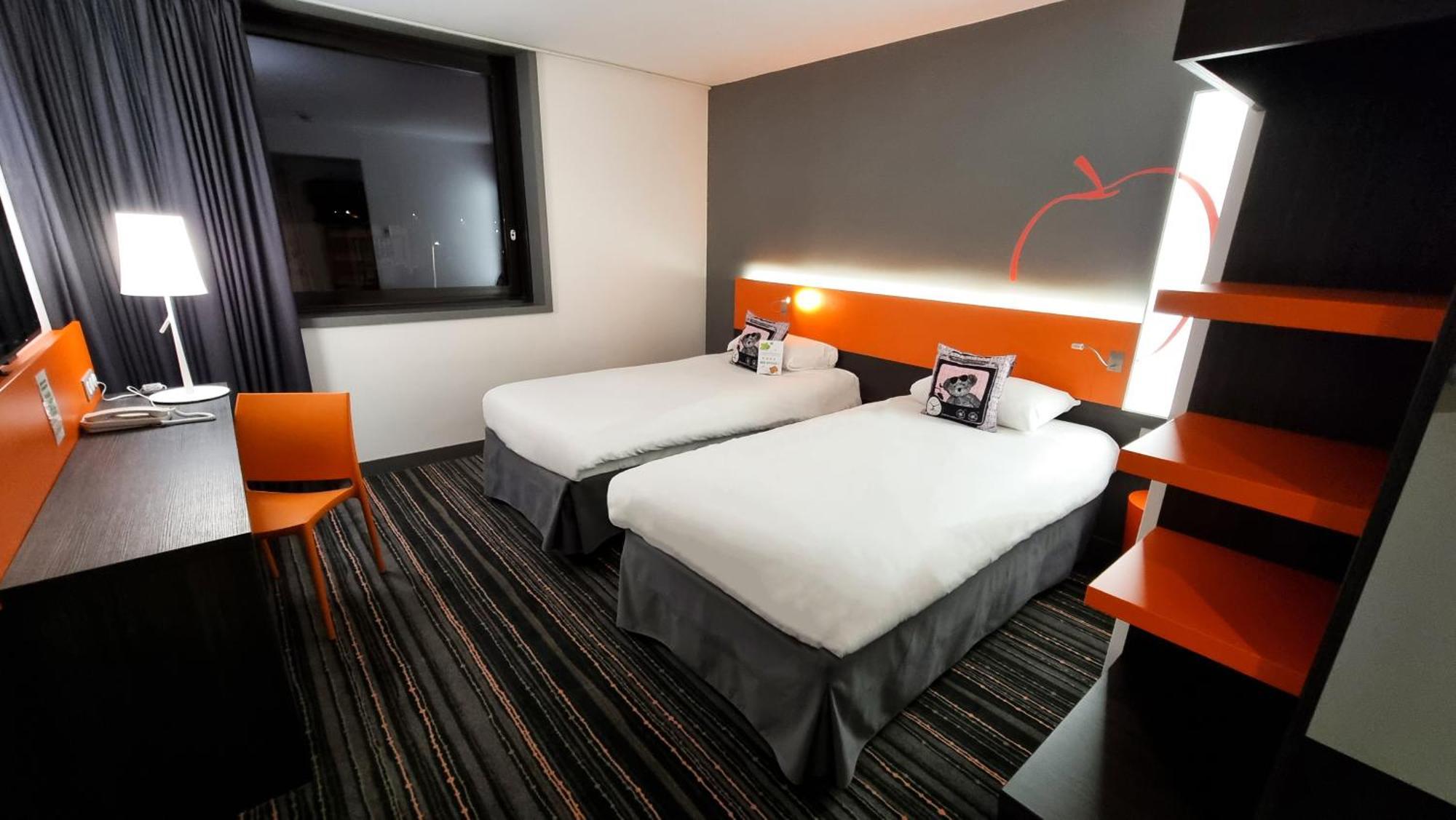 Hotel Ibis Styles Caen Centre Gare Exterior foto
